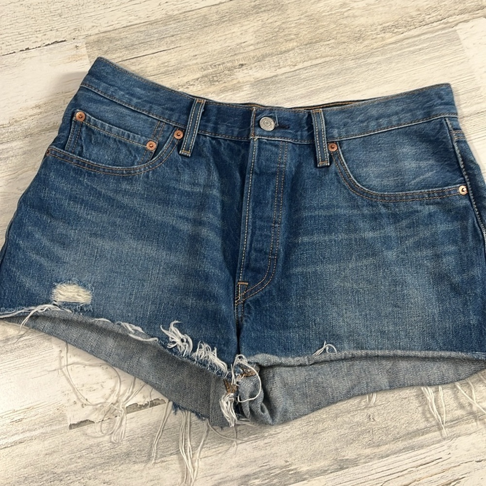 Levi’s 501 button fly shorts size 31 - Picture 3 of 11